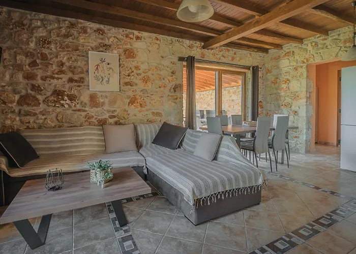 Stone Made Private Pool Villa 4 Kriopigi Vakantiehuis *