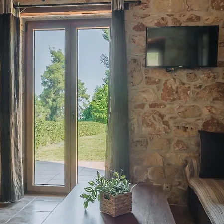 Stone Made 4 Private Holiday home Kriopigi