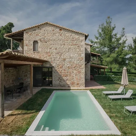 Nyaraló Stone Made Private Pool 4