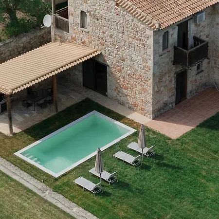 Nyaraló Stone Made Private Pool 4