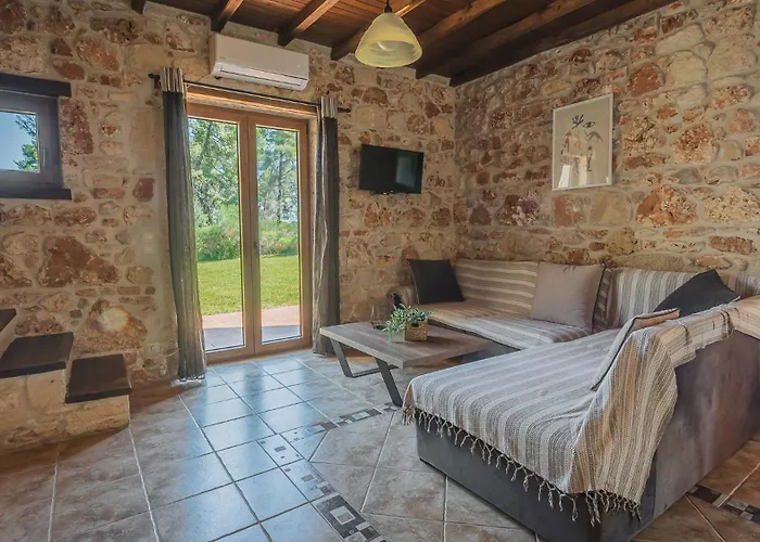 Сasa de vacaciones Stone Made Private Pool Villa 4 Kriopigi *