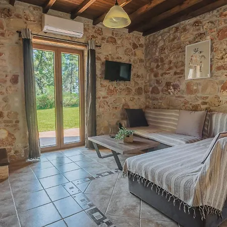 Сasa de vacaciones Stone Made Private Pool 4 *